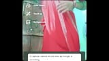 Indische homo travestiet Gauri Sissy xxx videogesprek in rode saree met zijn borsten en bh-riem snapshot 1