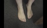 Sexy MILF shows natural feet snapshot 3