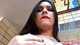 Tranny Sara Oliveira lubi sesję mokrego wankingu snapshot 3