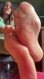 Picioare din nailon. tălpile mele în colanți lucioși pentru venerare snapshot 9