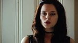 Holliday Grainger, Zoe Tapper - Demonios s1e04 snapshot 5