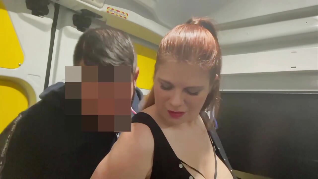 धोखेबाज रंडी पत्नी को वर्क वैन के पीछे अच्छी चुदाई मिलती है - hotwife trix