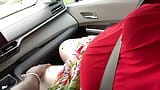 Dikke kont ssbbw met grote tieten betrapt op masturberen in het openbaar in de auto en buitenshuis gevingerd worden door een zwarte man snapshot 7