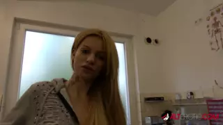 Teen Teen Blondine Jay Jay nackt und mit Tinte eingefärbt | xHamster