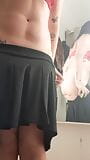 दुकान में मिनी स्कर्ट पर कोशिश कर रहा है, बिना जाँघिया के मेरी गांड दिखा रहा है snapshot 12