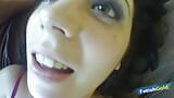 Morena milf en primer plano, adicción oral snapshot 1