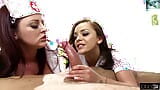 Sophie lame la polla de un paciente mientras Liza del Sierra la monta premium snapshot 3