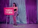 Bettie Page e tempestade de tempestade (vintage dos anos 50) snapshot 1