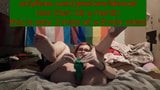 Jessica Wildwood neukt haar strakke tgirl -kont met een groen speeltje snapshot 5