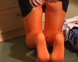 Oranje panty&#39;s wanhoop en bevochtiging snapshot 2