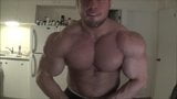 Muscle Hunk Robin Jacks On Cam snapshot 3