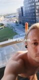 Exhib Filip Lindahl nackt auf seinem Balkon snapshot 8