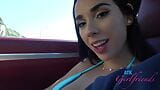 Promenade en voiture pendant laquelle Gaby Oretga joue avec sa chatte et fait un POV snapshot 9