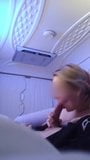 Blonde tiener mooie duif zuigt grote lul in capsulehotel snapshot 2