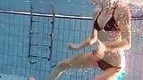 Su altında güzel bir Rus genç kız nastya'ya bakın snapshot 4