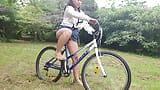 Peituda estudante ExpressiaGirl fode e goza em uma bicicleta em um parque público! snapshot 7