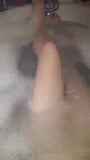 Cassy dans la baignoire pour snap snapshot 1