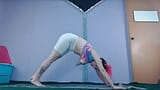 Người mới bắt đầu tập Yoga trực tiếp flash - Người tập latina với bộ ngực to snapshot 18