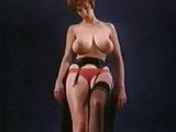 Vintage des années 60, seins énormes, strip-tease, rousse snapshot 8