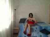 Milf trans lady en vestido rojo y tacones rojos habla con voz sexy y se toca snapshot 7