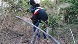 Il fratellastro e il camionista si incontrano fuori dalla foresta e scopano snapshot 4