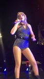 Sudut pandangan dekat dan panas - Taylor Swift - tour reputasi snapshot 1