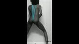 Mujer negra bailando en bikini snapshot 3