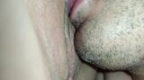 Clit likken en poesje eten tot een enorm orgasme - extreem close -up amateurpoesje likken snapshot 13