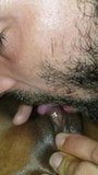 Een dikke bruine clitoris zuigen snapshot 9