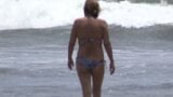 Ma femme aime la plage avec le fils de son amie et fait l&#39;amour snapshot 3