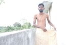Rajesh se masturbando ao ar livre, cuspindo no pau, gemendo, mostrando a bunda, bunda, palmada e gozada snapshot 4