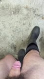 Des bottes en caoutchouc et des chaussettes se masturbent snapshot 1