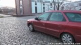 Nikki la salope en voiture et des femmes qui aiment le sperme sucent une bite dans un salon de voiture. snapshot 1