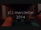 Marciette joue avec son plug anal snapshot 1