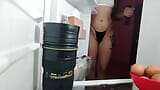 SEDIENTA Y CON GANAS DE LECHE FUI Y LA ENCONTRE EN EL REFRI - PORNO EN ESPAÑOL snapshot 2