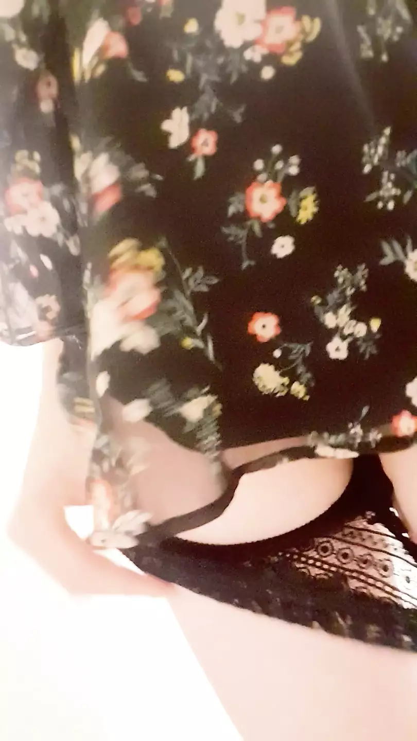 Đi tiểu trong toilet