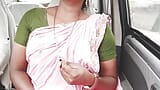 Une indienne mariée avec son copain, sexe en voiture, dirty talk telugu. snapshot 3