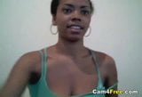 Linda garota negra em sua webcam snapshot 1