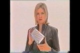 Penny Smith en traje de goma snapshot 1