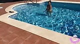 AVVENTURA SESSUALE in una baita con piscina in vacanza snapshot 1