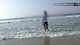 Une jolie brune de 19 ans nue à la plage snapshot 3