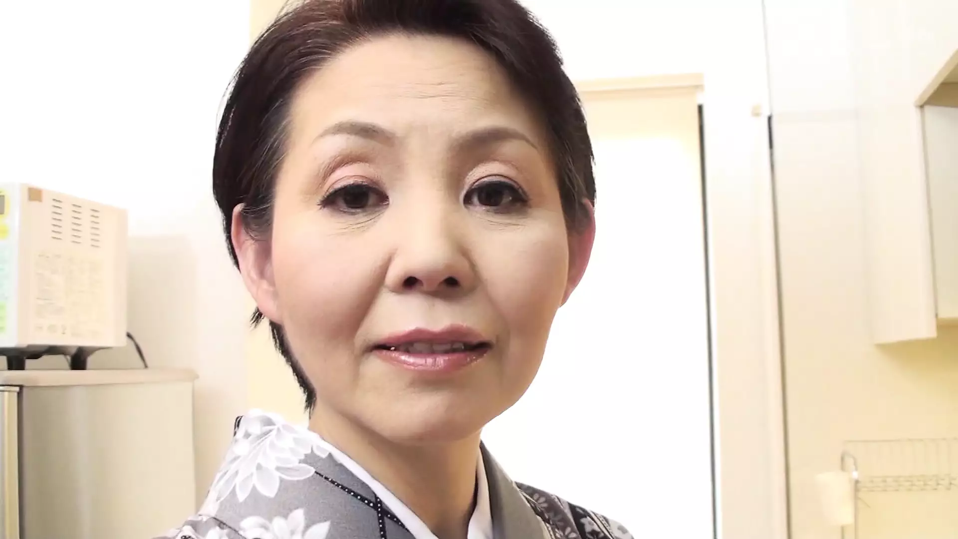 五十路AV和服熟女 