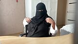 Ragazza araba musulmana con grandi tette in live web chat con l'hijab snapshot 1