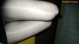 Pantyhose mengkilap dan rok mini snapshot 4