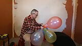 Balloonbanger 81 - scopa a grappolo, sborra e scoppia con il palloncino dirigibile gl700 snapshot 5