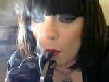 Tina Snua fume des mœurs dans des gants en dentelle - BBW fetish smoker snapshot 7