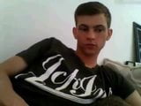 Schattige twink masturbeert voor webcam snapshot 1