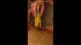 Het verzoek van een fan om een banaan te gebruiken, eindigt in een hard orgasme snapshot 5