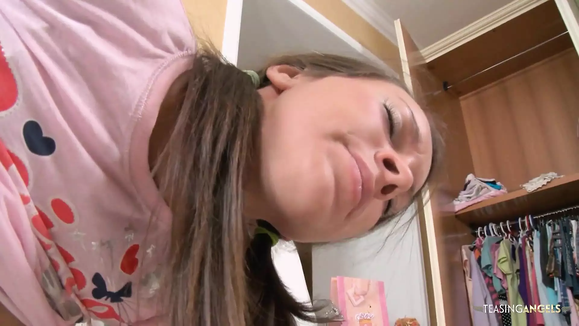 딜도로 자위하는 애널 여왕 | xHamster