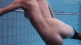 수영장에서 알몸으로 수영하는 섹시한 소녀들을 지켜보세요 snapshot 10
